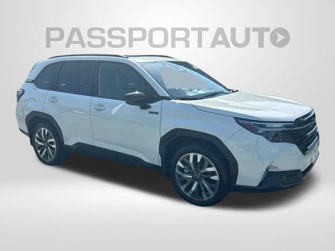 Used 2025 Subaru Forester Touring w/ Touring Package AWD/4WD image 3