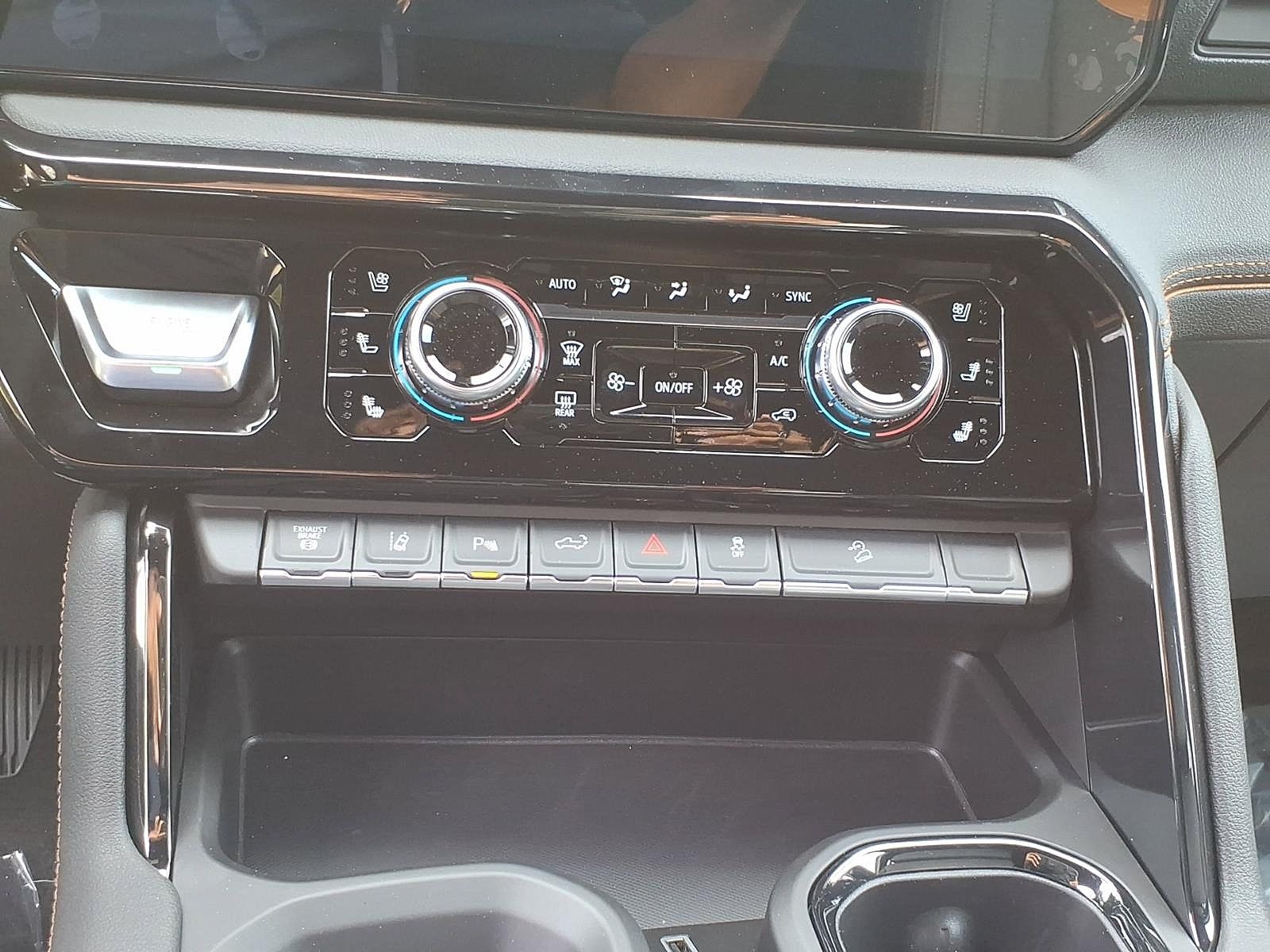 New 2026 GMC Sierra 3500 AT4 w/ AT4 Premium Plus Package AWD/4WD image 22