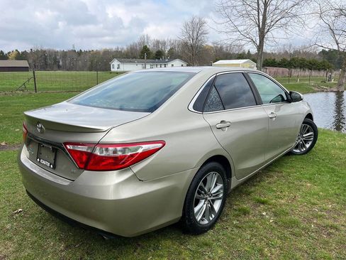 Used 2015 Toyota Camry SE image 8