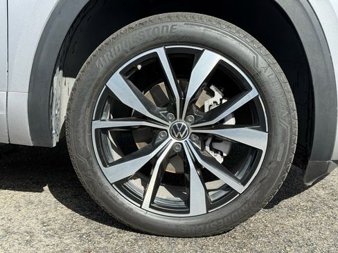 Used 2024 Volkswagen Atlas SEL Premium R-Line image 18