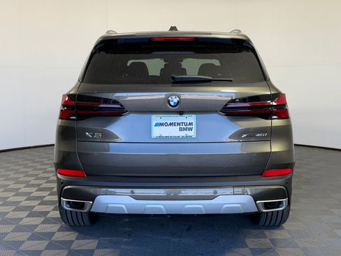 Used 2026 BMW X5 xDrive40i w/ Climate Comfort Package image 9