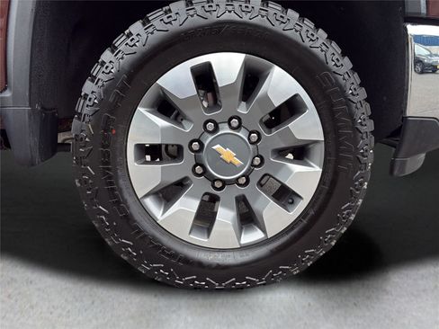 Used 2024 Chevrolet Silverado 2500 LT AWD/4WD image 28