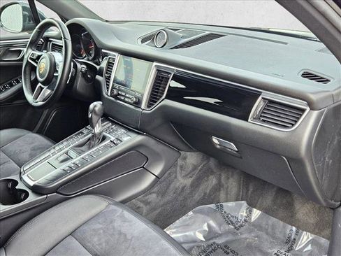 Used 2017 Porsche Macan image 21