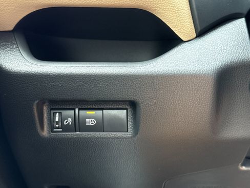 Used 2025 Toyota RAV4 LE AWD/4WD image 17