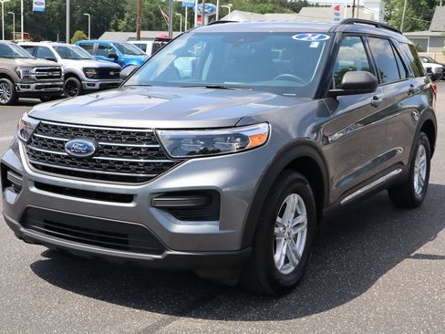 Used 2024 Ford Explorer XLT AWD/4WD image 13