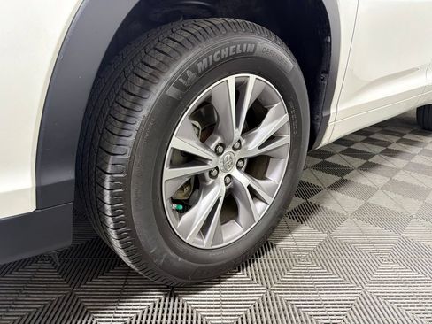 Used 2015 Toyota Highlander Plus FWD image 28