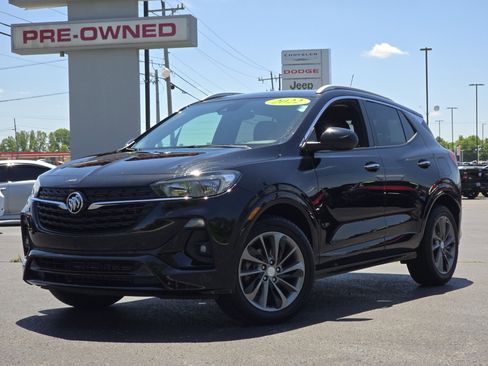 Used 2022 Buick Encore GX Select w/ Sport Touring Package FWD image 2