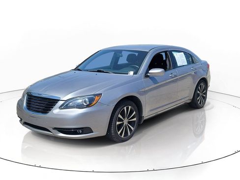 Used 2014 Chrysler 200 Touring w/ 200 S Group FWD image 2