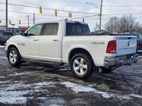 Used 2018 RAM 1500 SLT image 4