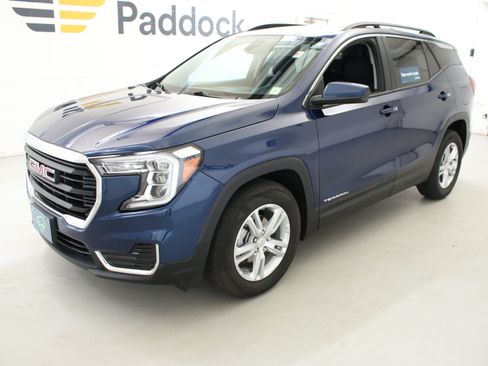 Used 2023 GMC Terrain SLE w/ Driver Convenience Package FWD image 3