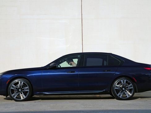 Used 2023 BMW 760i xDrive AWD/4WD image 9
