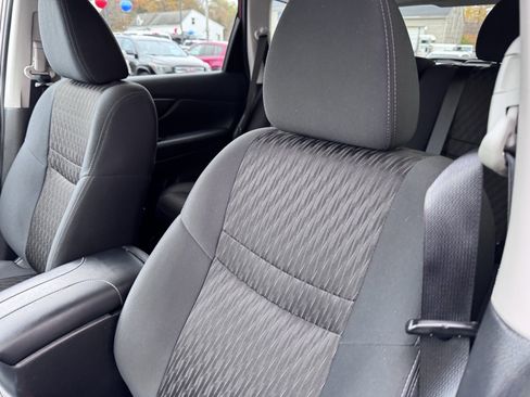 Used 2020 Nissan Rogue SV image 18