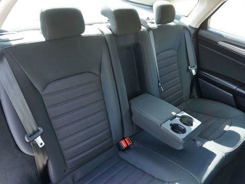 Used 2020 Ford Fusion SE image 16