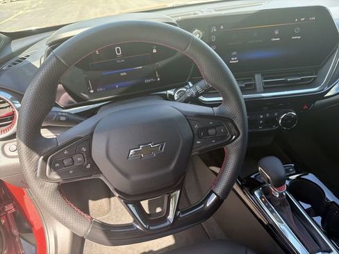 Certified 2024 Chevrolet Trax RS w/ Sunroof Package FWD image 17