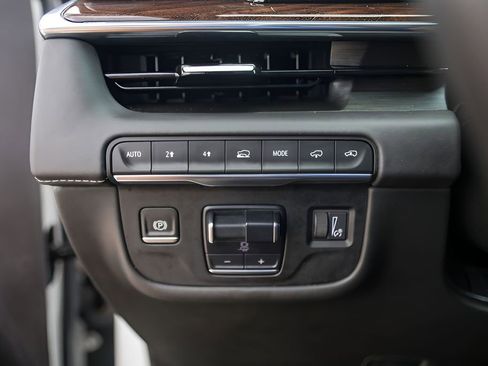 Used 2022 Cadillac Escalade Sport Platinum w/ LPO, ONYX Package AWD/4WD image 16