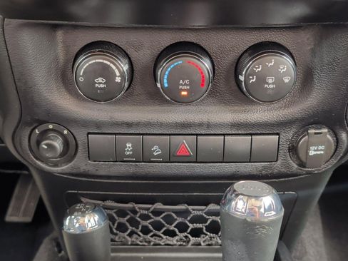 Used 2015 Jeep Wrangler Unlimited Sport w/ Quick Order Package 24S AWD/4WD image 18
