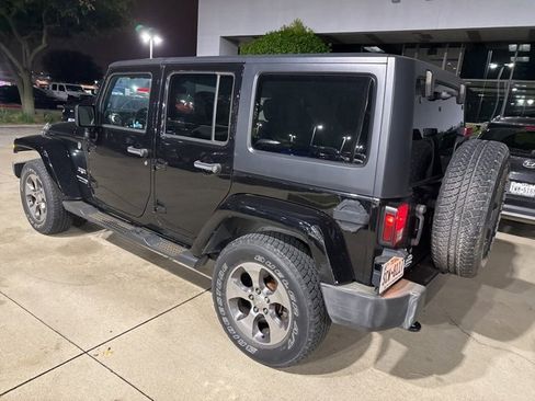 Used 2018 Jeep Wrangler Unlimited Sahara w/ Connectivity Group image 2