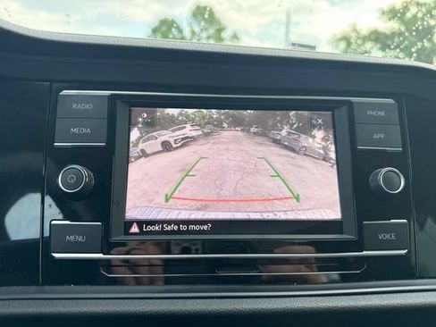 Used 2024 Volkswagen Jetta SE FWD image 12
