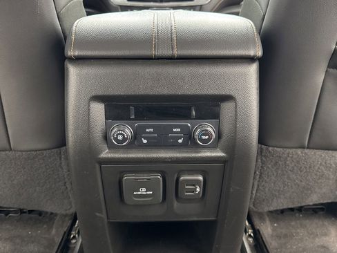 Used 2019 Chevrolet Traverse Premier w/ Redline Edition AWD/4WD image 40