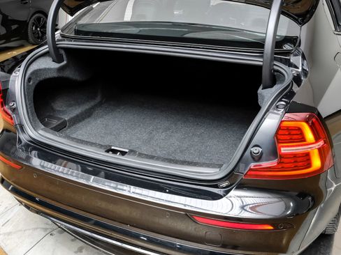 Used 2024 Volvo S60 B5 Core image 57