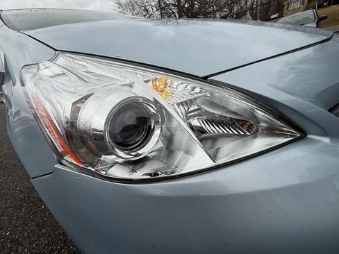 Used 2013 Toyota Prius V Three image 9