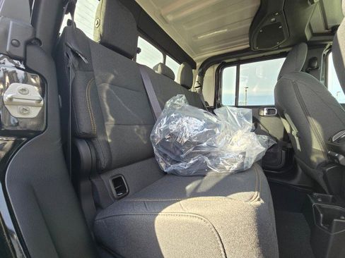 New 2025 Jeep Gladiator Sport image 15