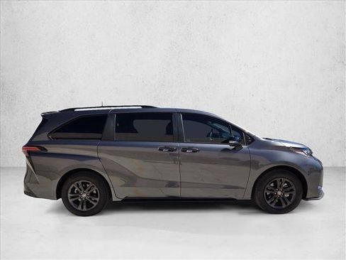 Certified 2025 Toyota Sienna XSE w/ XSE Premium Package image 4