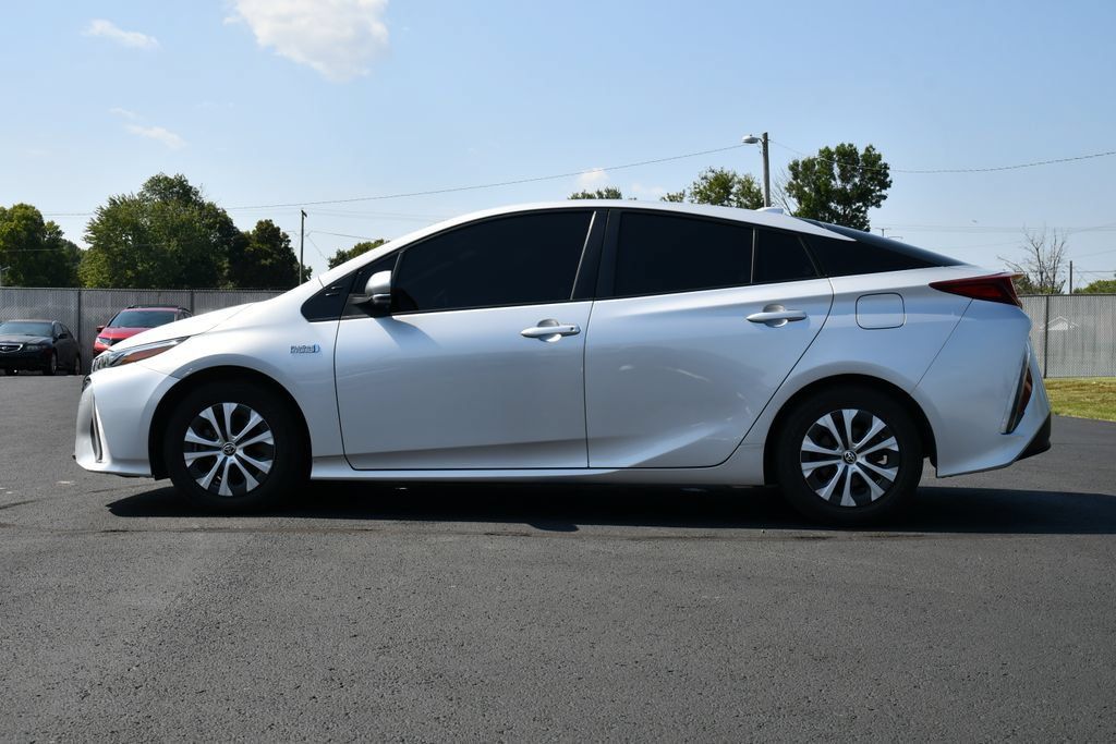 Used 2021 Toyota Prius Prime XLE FWD image 4