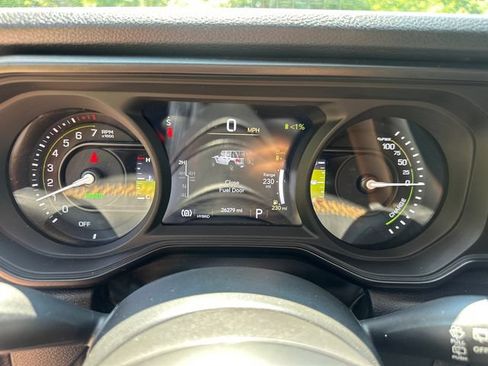 Used 2024 Jeep Wrangler Unlimited AWD/4WD image 31