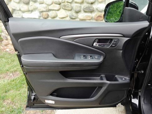 Used 2023 Honda Ridgeline RTL-E image 10