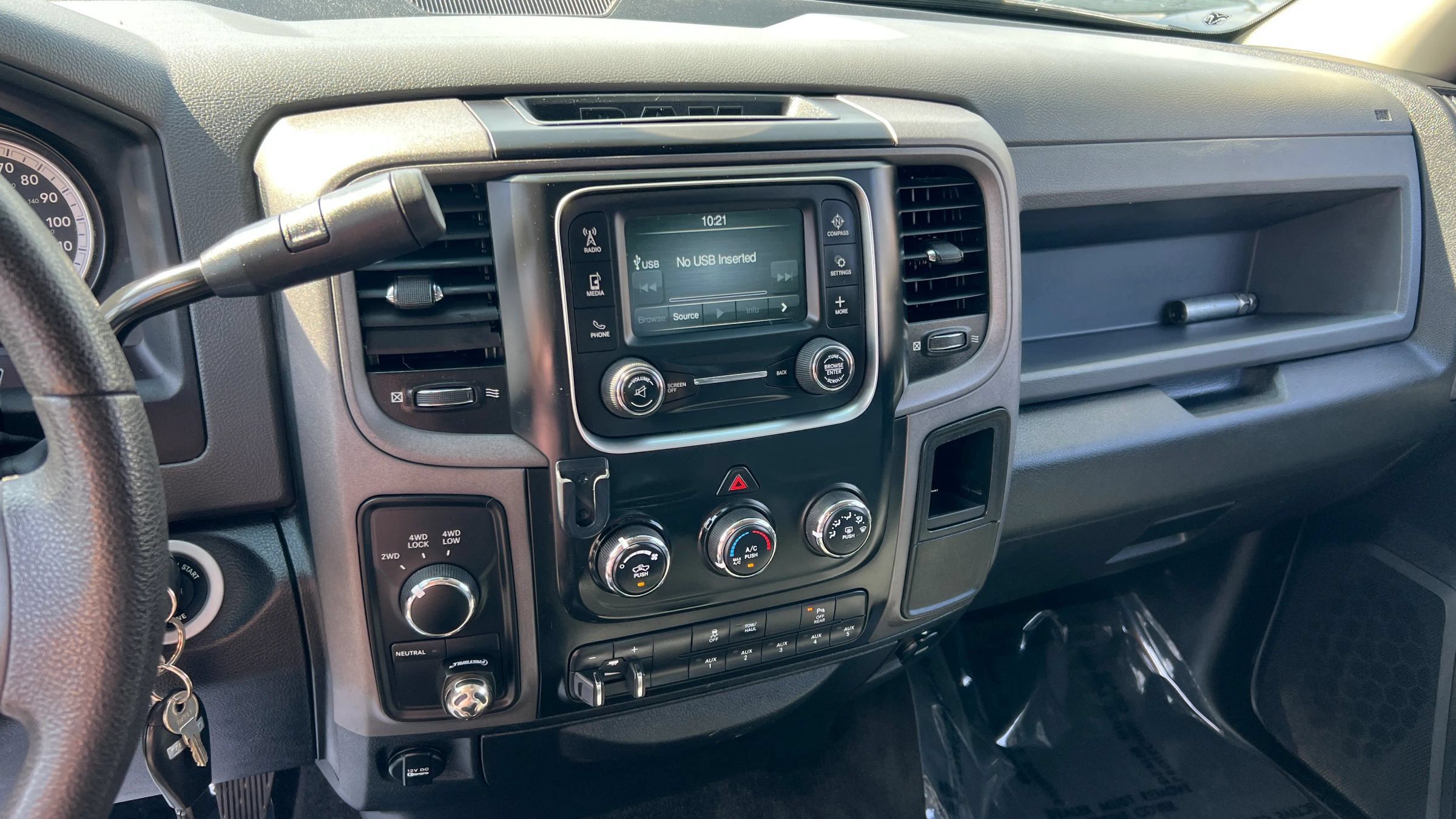 Used 2016 RAM 2500 Tradesman w/ Chrome Appearance Group AWD/4WD image 13