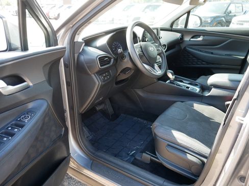 Used 2019 Hyundai Santa Fe SE image 11