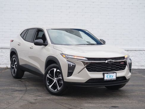 New 2026 Chevrolet Trax RS image 2