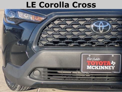 Used 2024 Toyota Corolla Cross LE image 3
