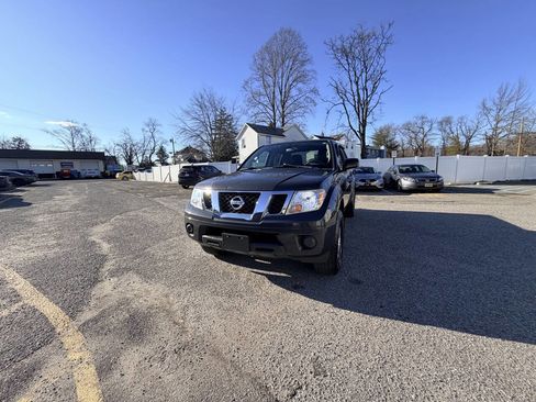 Used 2012 Nissan Frontier SV image 2