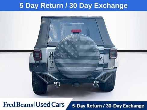 Used 2018 Jeep Wrangler Unlimited Sahara AWD/4WD image 6