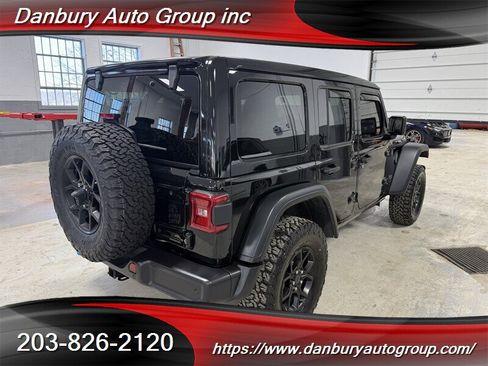 Used 2024 Jeep Wrangler Unlimited image 6