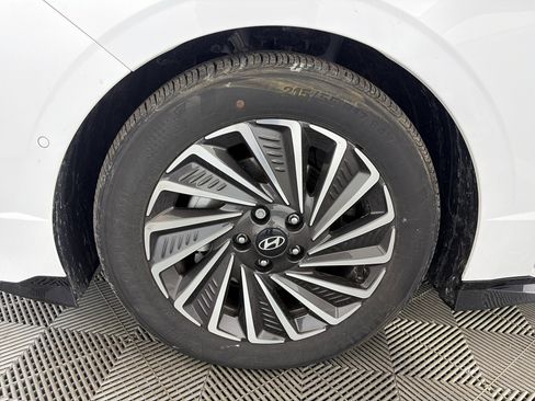 Used 2025 Hyundai Sonata Limited image 13