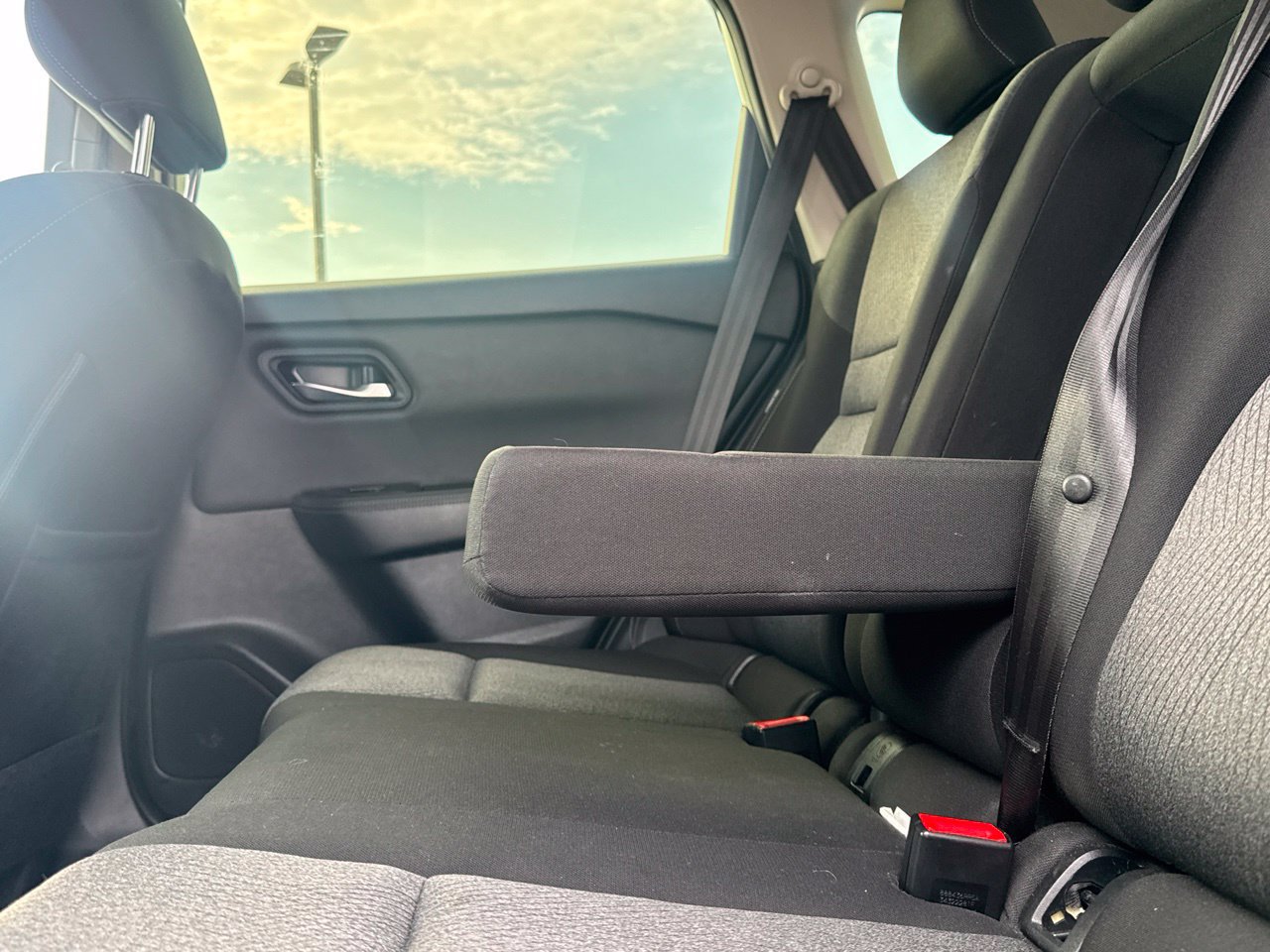 Certified 2025 Nissan Rogue SV FWD image 39