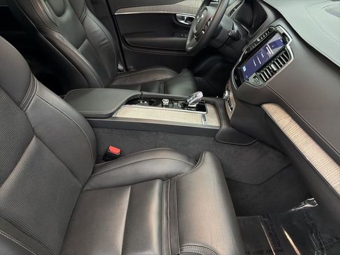 Used 2024 Volvo XC90 T8 Ultimate image 32