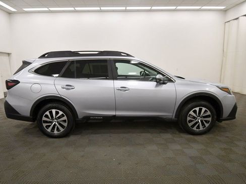Used 2022 Subaru Outback Premium image 9