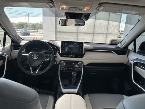 Used 2020 Toyota RAV4 XLE Premium image 22
