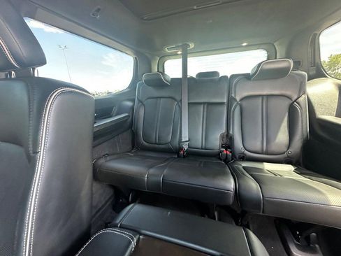 Used 2022 Jeep Grand Wagoneer Series II AWD/4WD image 25