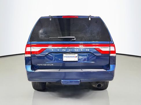 Used 2017 Lincoln Navigator Select image 5