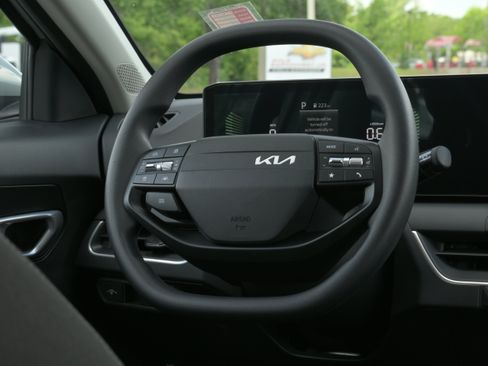 Used 2025 Kia K4 FWD image 19