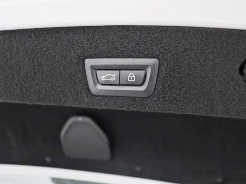 Used 2019 BMW 750i xDrive 750i xDrive w/ M Sport Package image 43