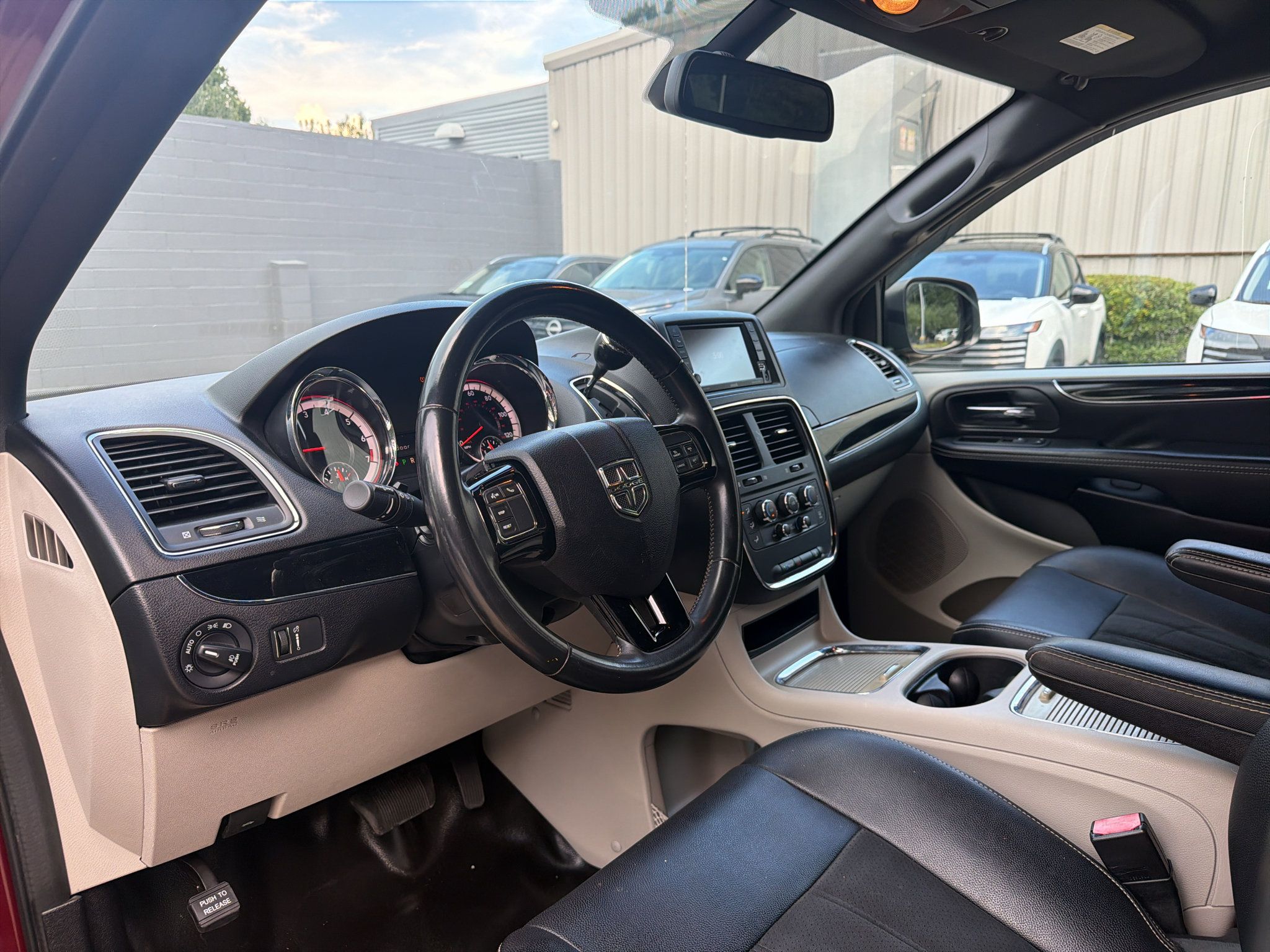 Used 2019 Dodge Grand Caravan SXT FWD image 10