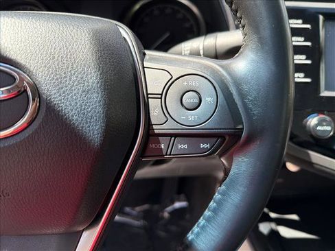 Used 2018 Toyota Camry SE FWD image 16