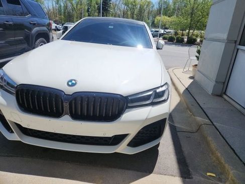 Used 2021 BMW 530i w/ M Sport Package RWD image 12