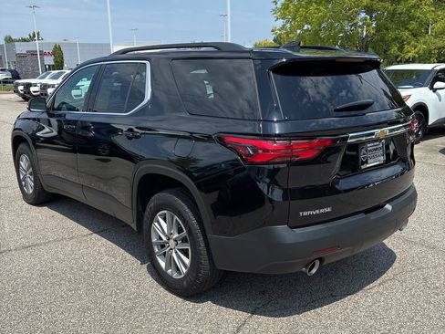 Used 2023 Chevrolet Traverse LT FWD image 3